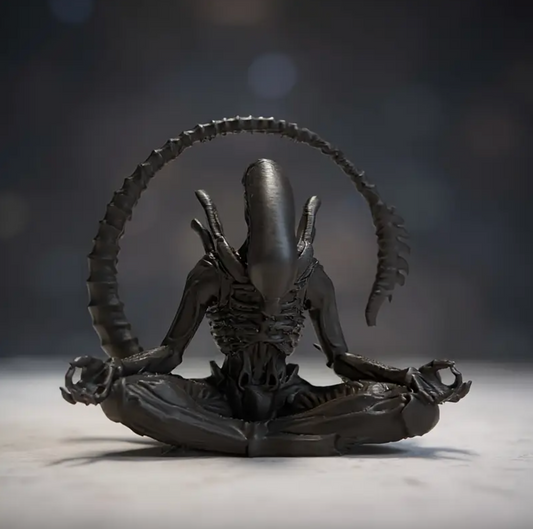 Meditatief Xenomorph Beeldje voor Innerlijke Rust en Unieke Decoratie 0
