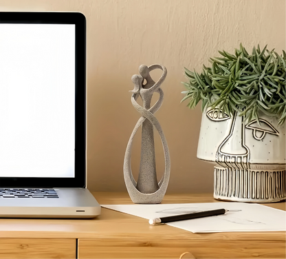 Tijdloos Beeldje van Liefde voor Serene Interieurdecoratie 1