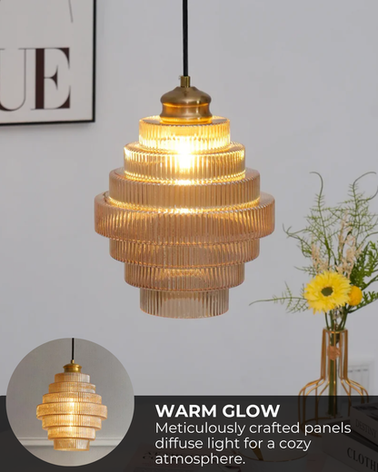Warme Hanglamp voor Eettafel met Gelaagd Glas en Gouden Accent 3
