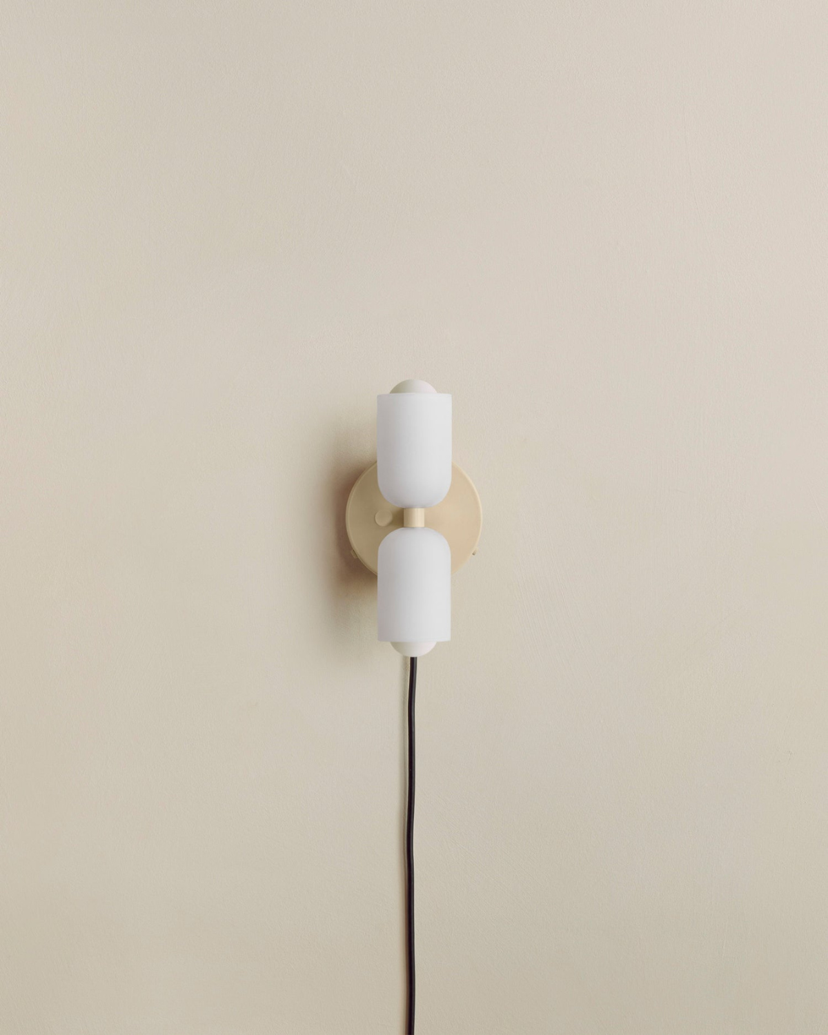 Zachte Wandlamp voor Sfeervolle Ruimtes met Matglazen Bollen 5